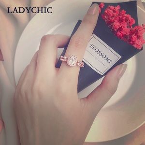 Luxury 2ct Oval Cut AAA Cubic Zirconia Ring